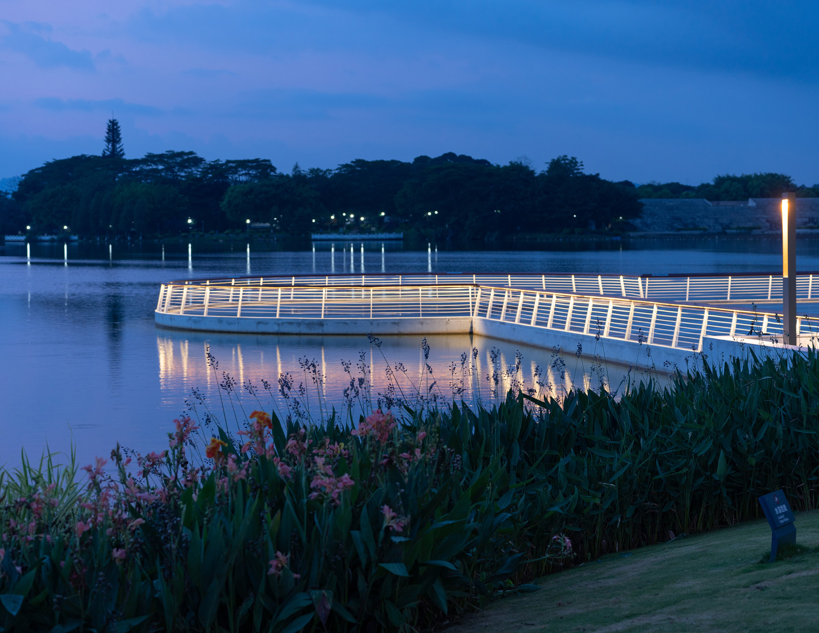 Ecological Restoration into a lakefront urban realm